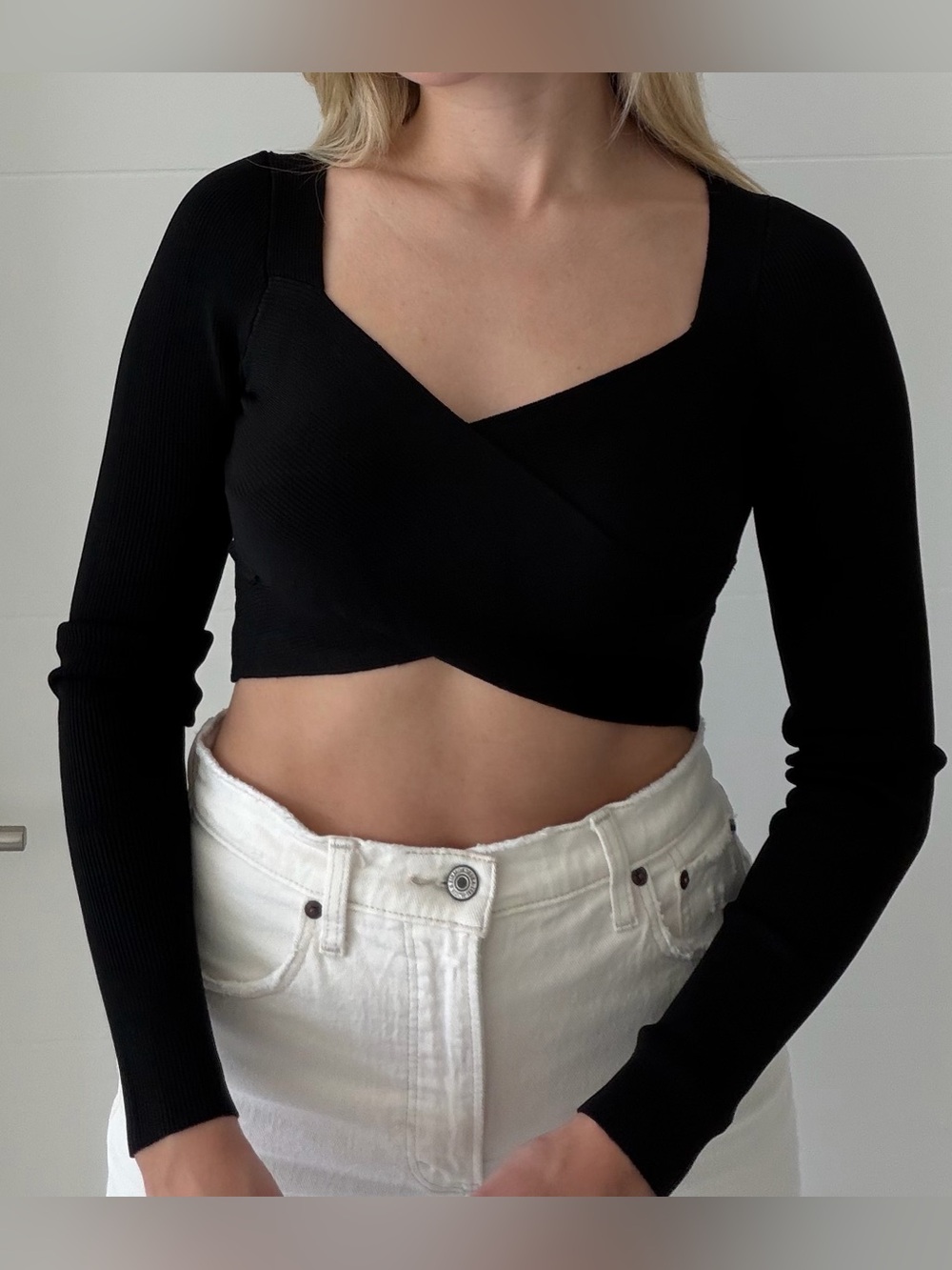 Express Black Long-Sleeve Cropped twist Top